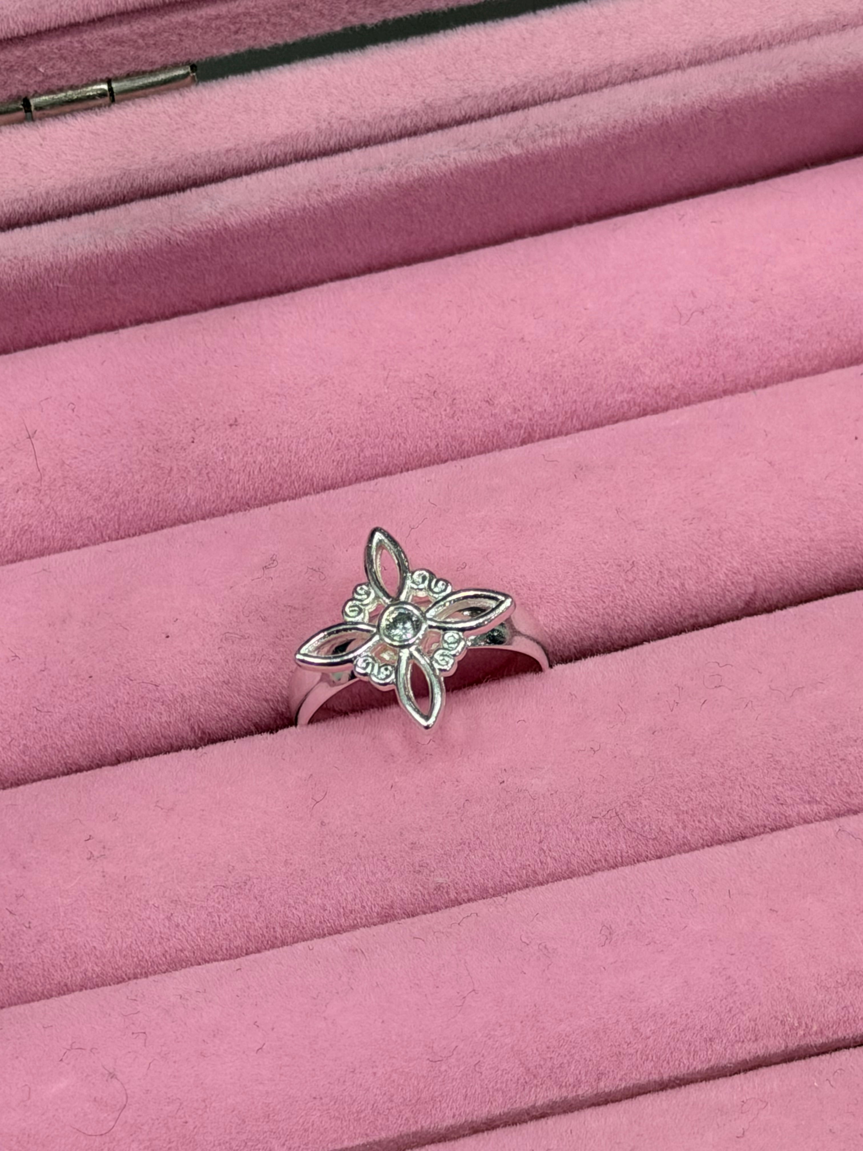 Anillo ajustable Nudo de bruja