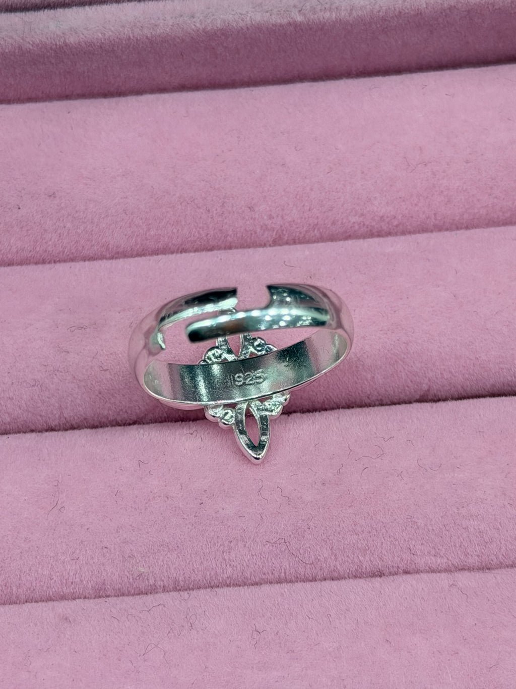 Anillo ajustable Nudo de bruja